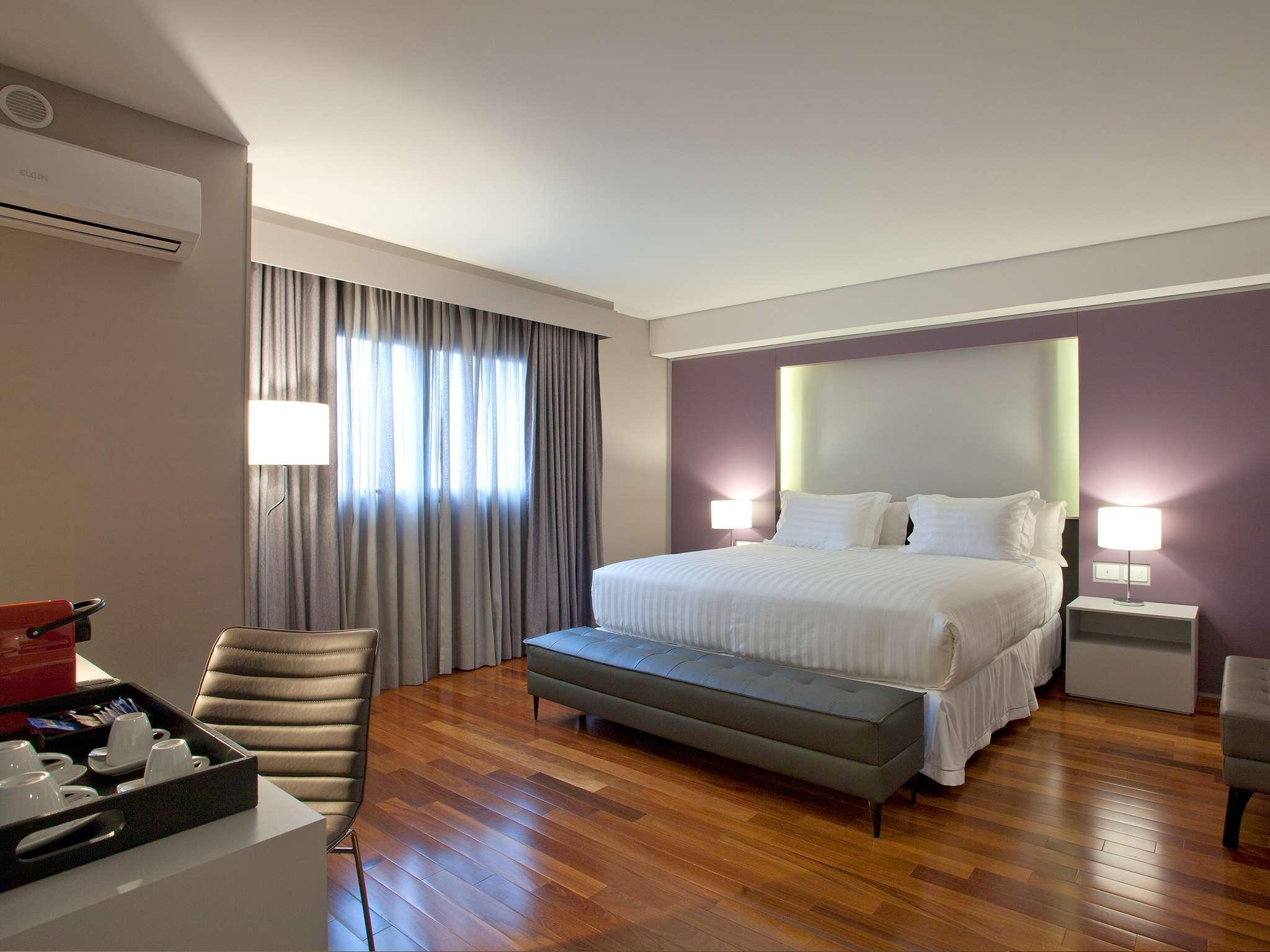 Hotel Nh The Five